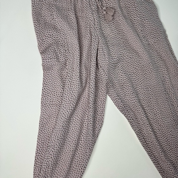 Aerie Women’s Gauze Light Weight Jogger - Picture 13 of 14
